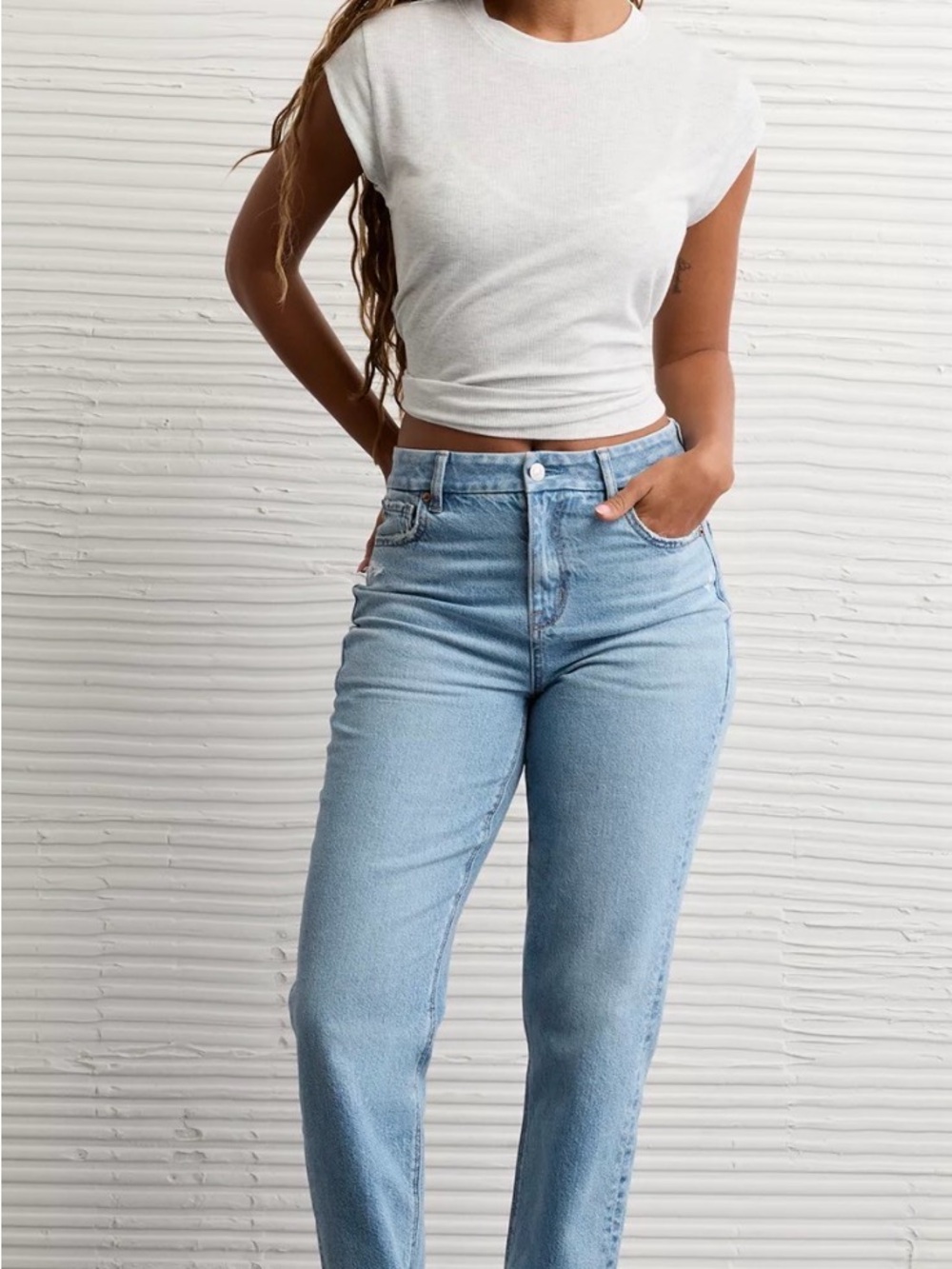 AE Strigid Curvy Mom Jean